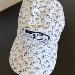 **Like New** Toddler White and Navy Seahawks Hat